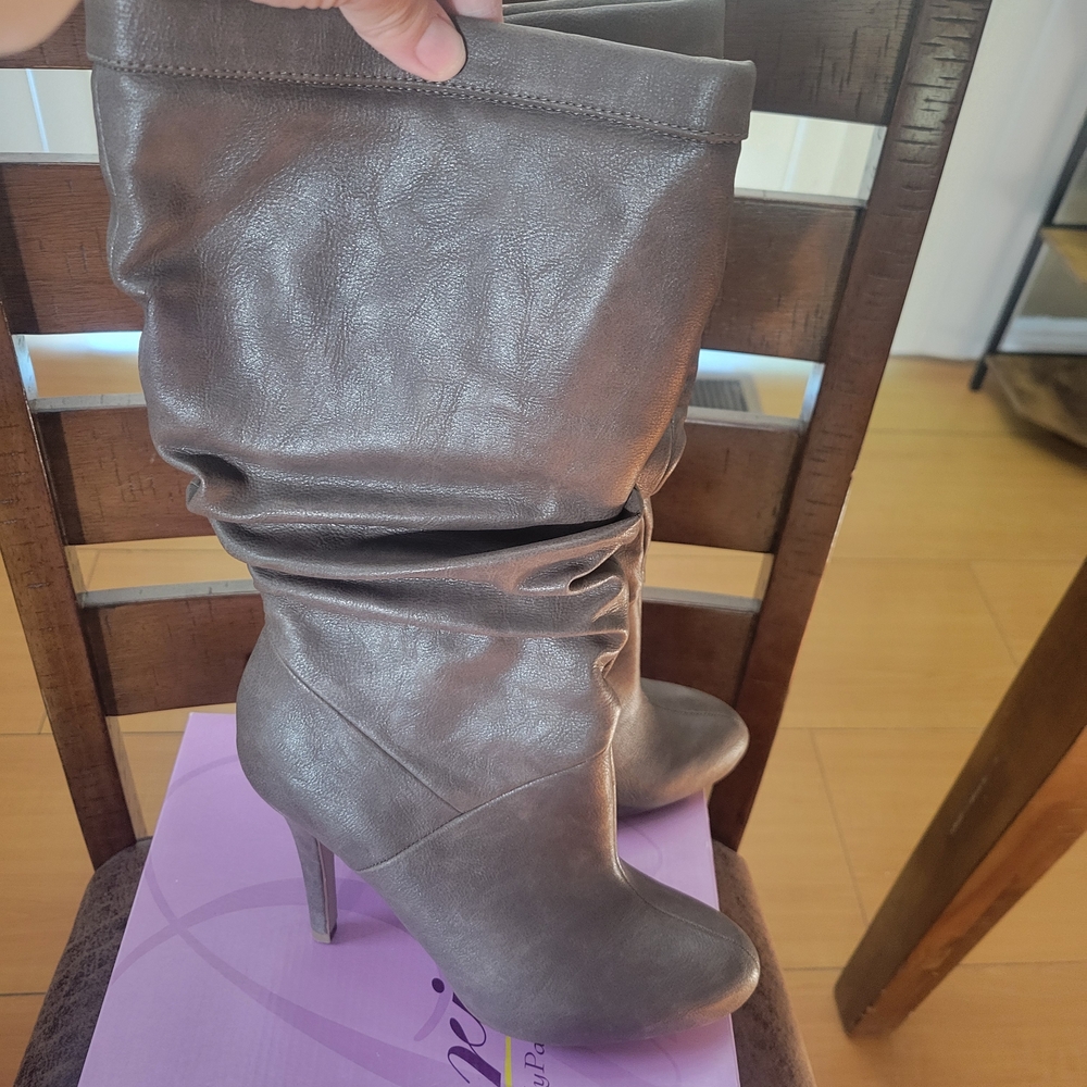Paprika Gray Knee-High Boots